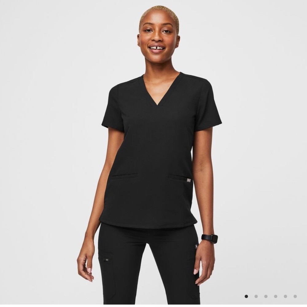 Women’s Casma Three Pocket Scrub Top